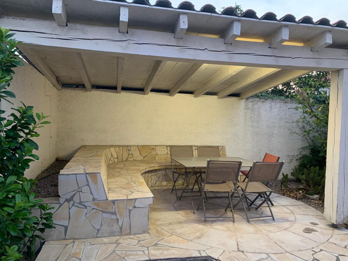 Charmant Logement Avec Piscine Saint-Feliu-d'Avall エクステリア 写真